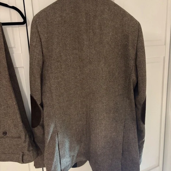 Brand New, Never Worn Men's Slim-fit Thompson Suit by size 42L